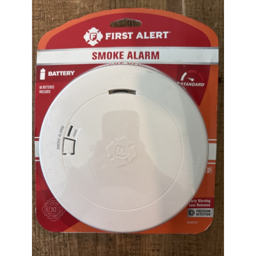 First Alert Slim Battery-Powered Photoelectric Smoke Detector NEW In Package